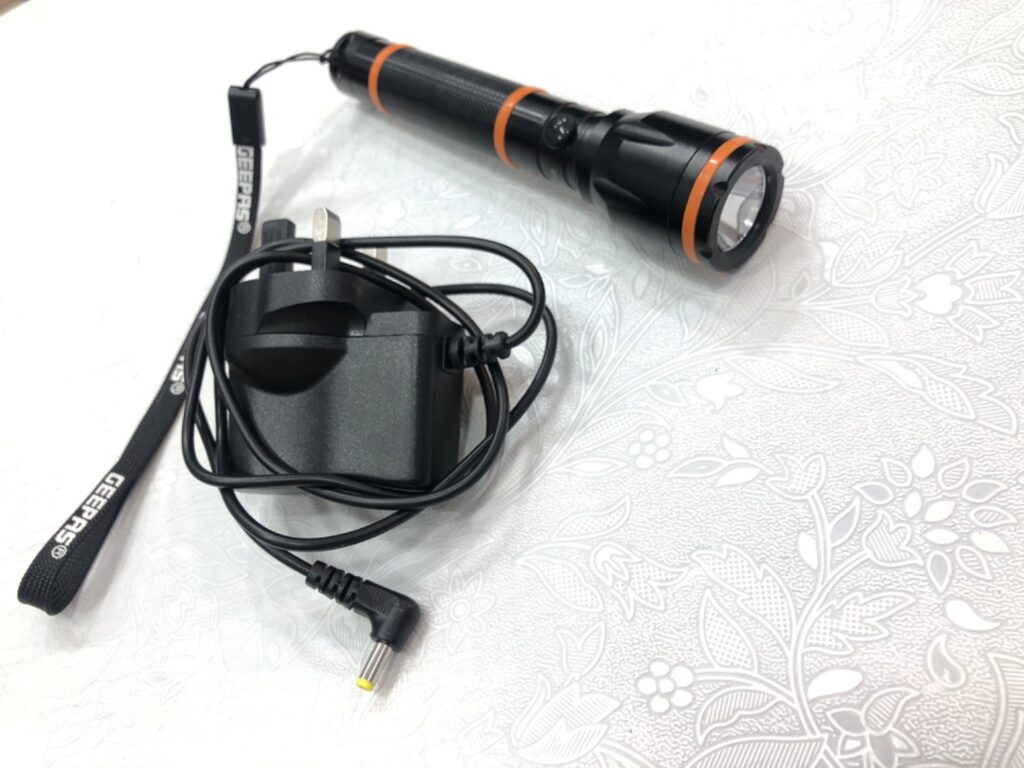 چراغ قوه Geepas مدل GFL4659N